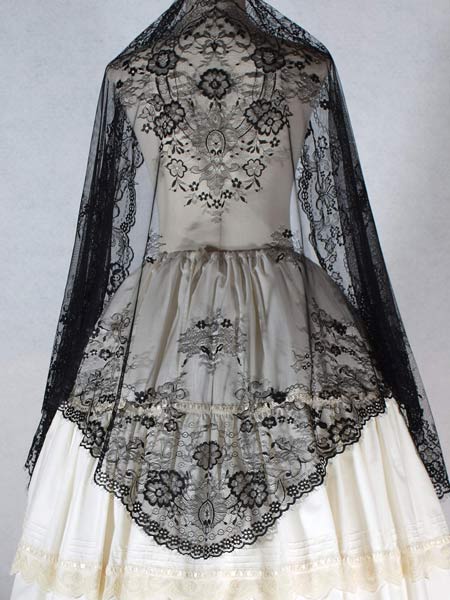 Mantilla de tres picos